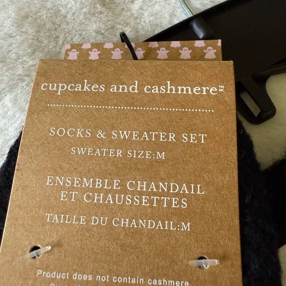 👻NWT! "CUPCAKES AND CASHMERE" Halloween ghost Sweater with Matching Socks 👻 - Picture 10 of 13